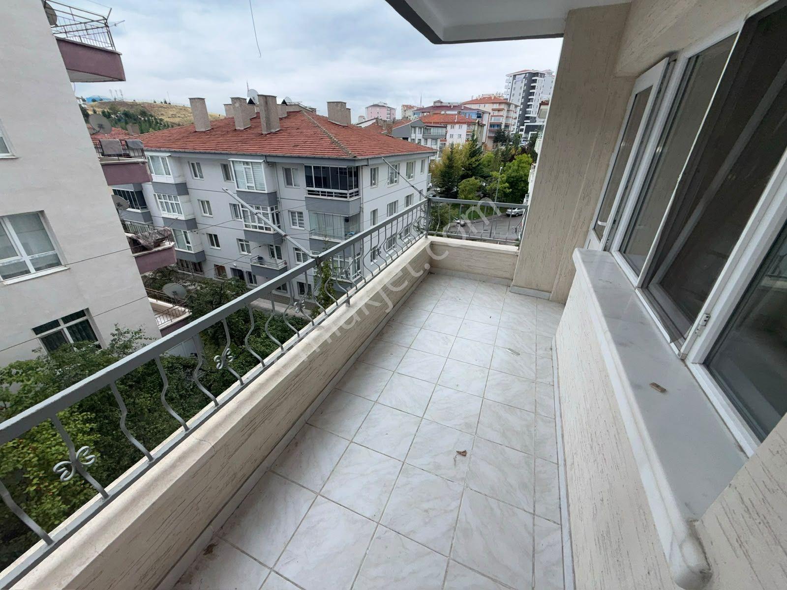 Pursaklar Merkez Mahallesi'nde Satılık 3+1 Geniş Daire — fotoğraf 13