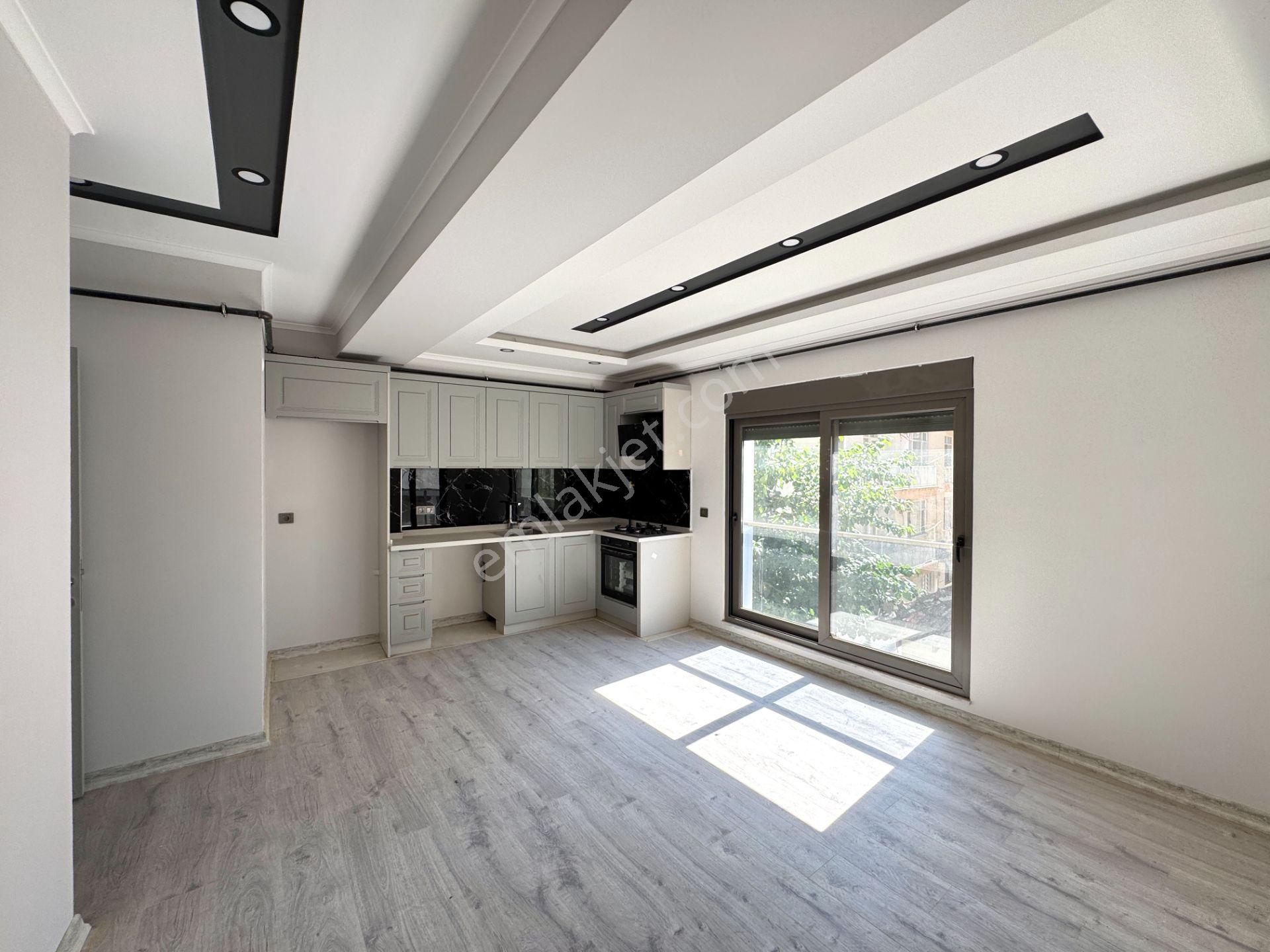 Işıklar Caddesinde Sıfır Y.Isıtmalı Arakat 2+1 Ler