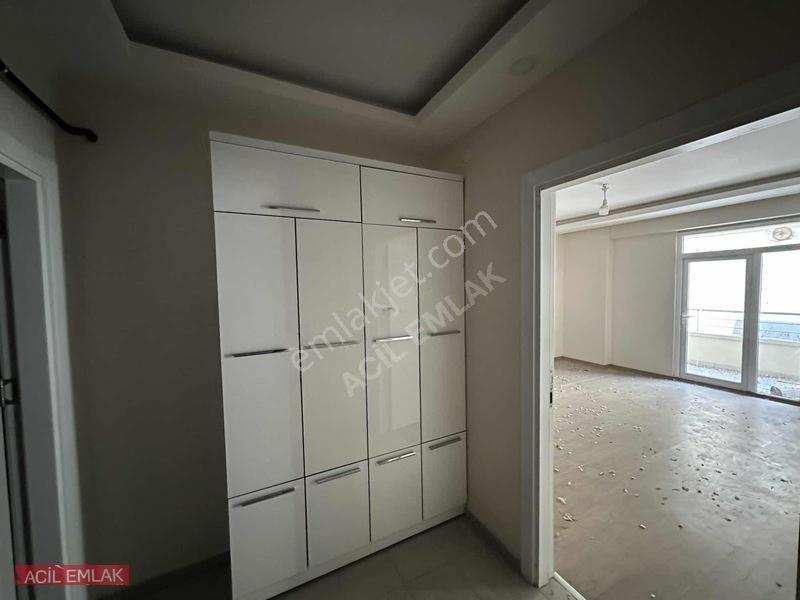 Acil Emlak'tan 1+1 Geniş Daire — fotoğraf 2