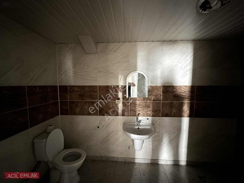 Acil Emlak'tan 1+1 Geniş Daire — fotoğraf 3