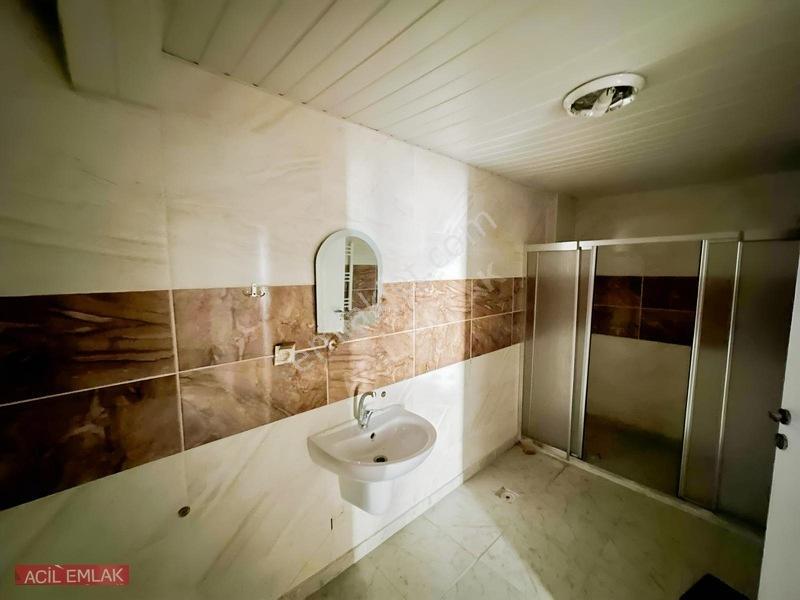 Acil Emlak'tan 1+1 Geniş Daire — fotoğraf 4