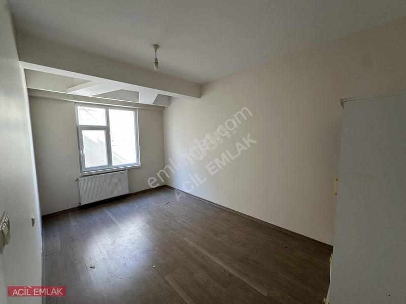 Acil Emlak'tan 1+1 Geniş Daire — fotoğraf 10