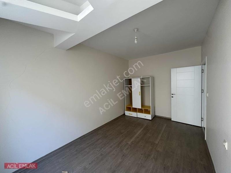 Acil Emlak'tan 1+1 Geniş Daire — fotoğraf 11
