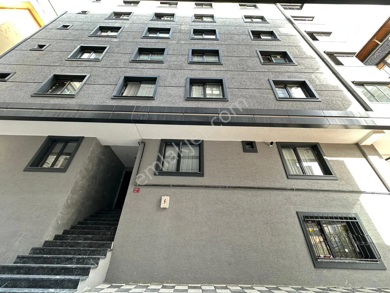 Bahçelievler Soğanlı Satılık 2+1 Sıfır Fırsat Ara Kat Daire