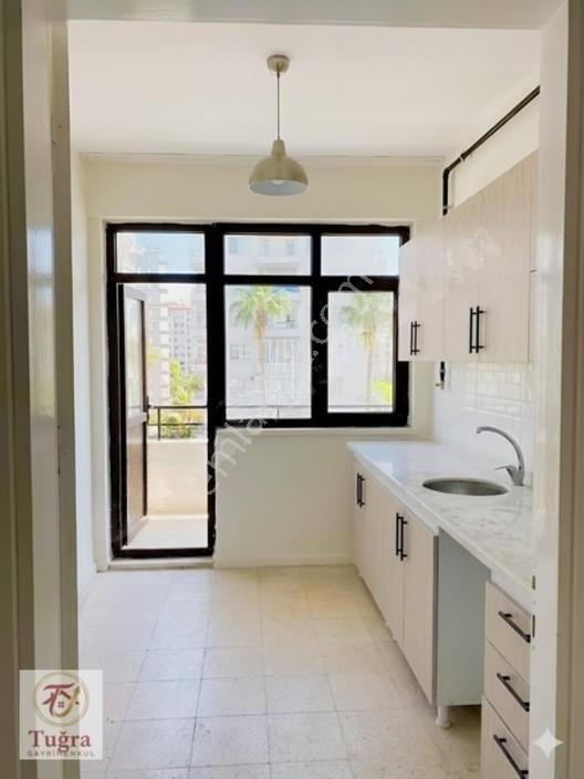 Havuzlu!! Okul Yanı Satılık 3+1 Daire ( 120 M2 3 Balkon ) — fotoğraf 2