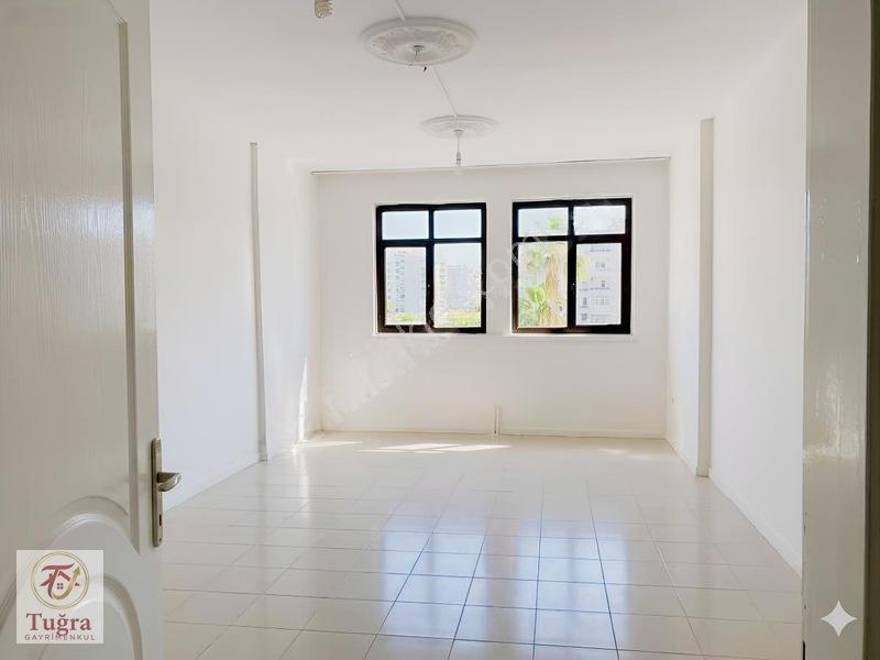 Havuzlu!! Okul Yanı Satılık 3+1 Daire ( 120 M2 3 Balkon ) — fotoğraf 4