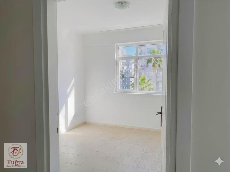 Havuzlu!! Okul Yanı Satılık 3+1 Daire ( 120 M2 3 Balkon ) — fotoğraf 5