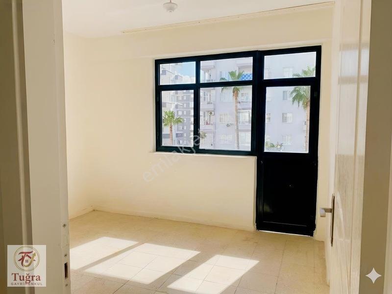 Havuzlu!! Okul Yanı Satılık 3+1 Daire ( 120 M2 3 Balkon ) — fotoğraf 6