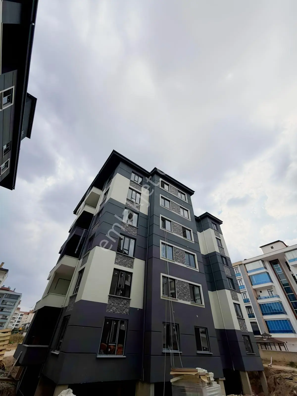 Hamzaoğlu Mahallesin'de Satılık 3+1 Arakat Daire — fotoğraf 2