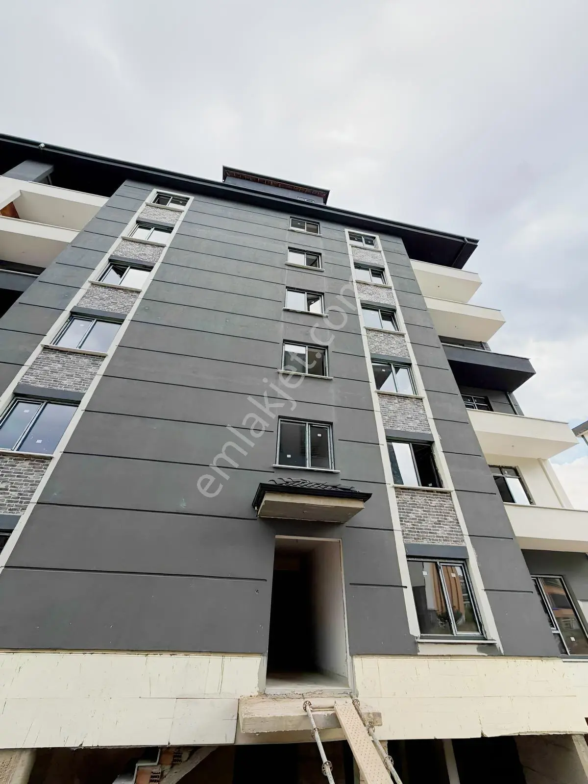Hamzaoğlu Mahallesin'de Satılık 3+1 Arakat Daire — fotoğraf 4