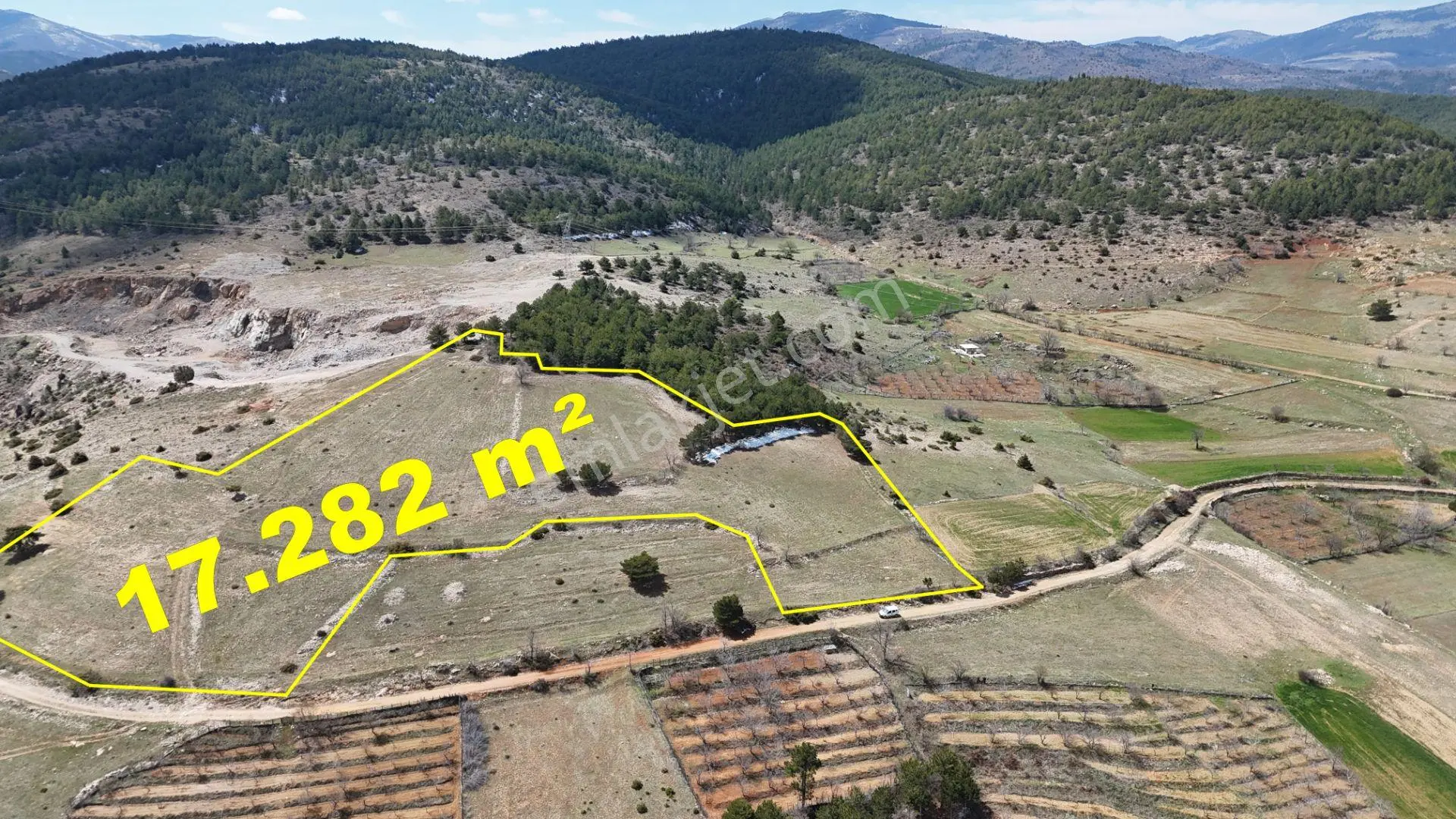 Doğanhisar Kemer Mahallesi'nde Satılık 17.282 M² Tarla — fotoğraf 2