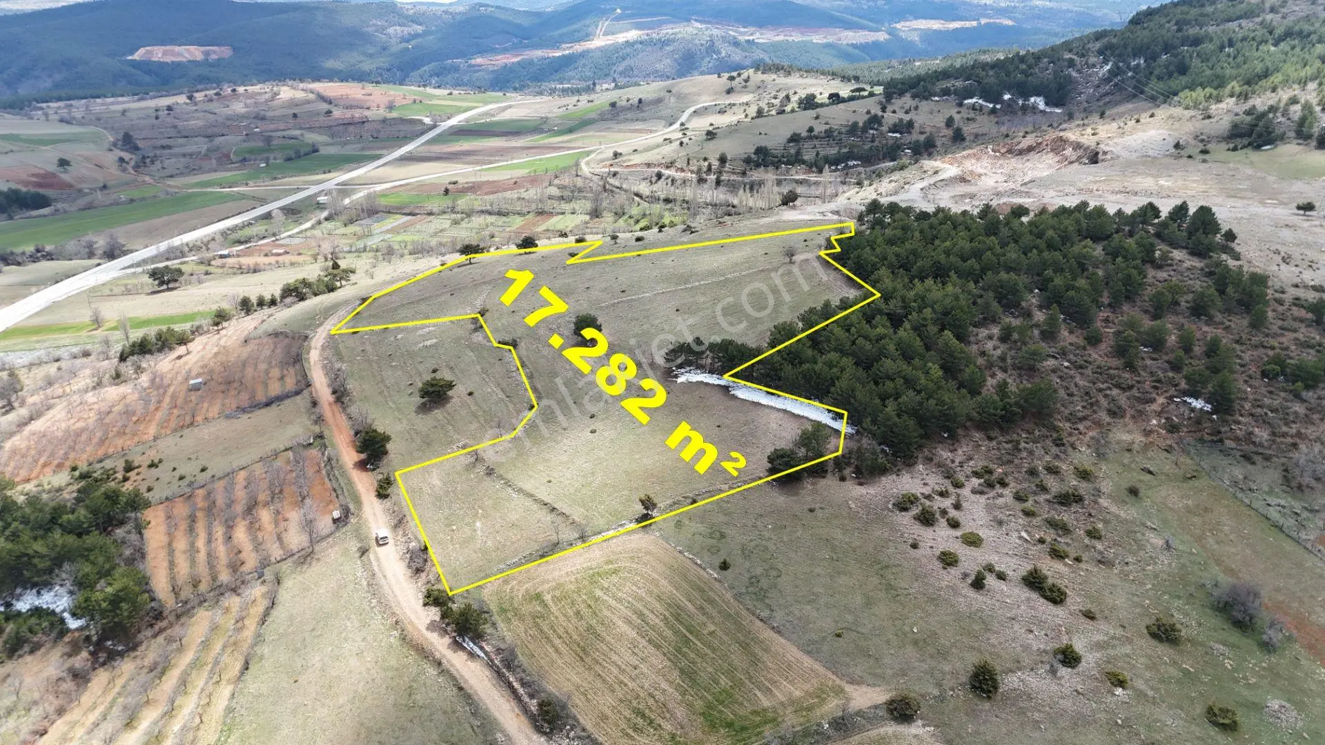 Doğanhisar Kemer Mahallesi'nde Satılık 17.282 M² Tarla — fotoğraf 4
