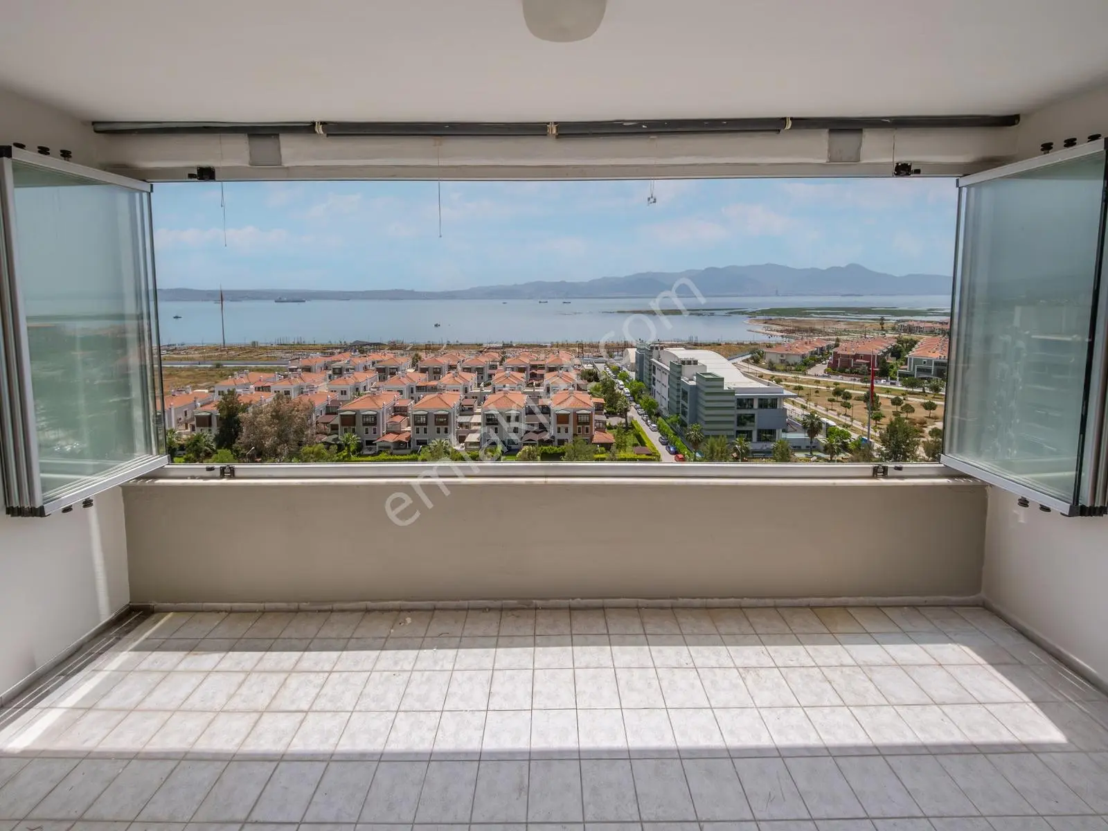 Mavişehir Kuğu Bloklarında Satılık 4+1 Deniz Manzaralı Daire Boş — fotoğraf 4