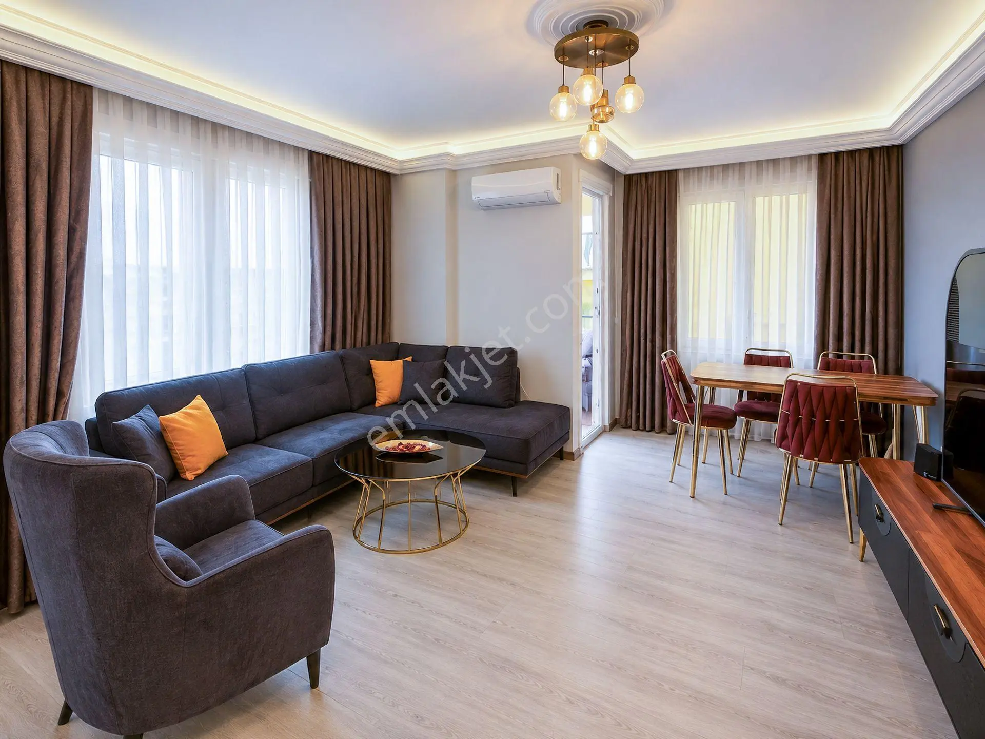 Kleopatra'Da Denize Yakın Havuzlu Binada Eşyalı 2+1 Daire