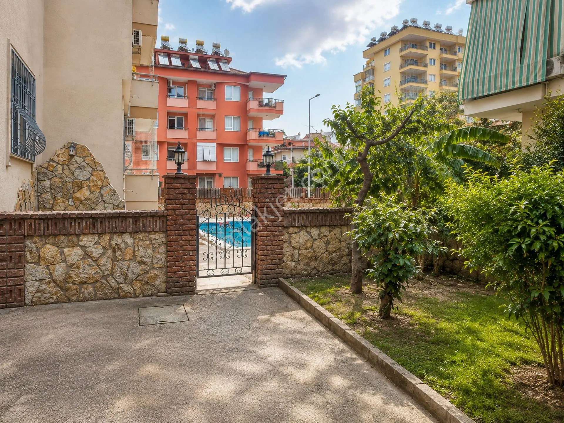 Kleopatra'da Denize Yakın Havuzlu Binada Eşyalı 2+1 Daire — fotoğraf 18