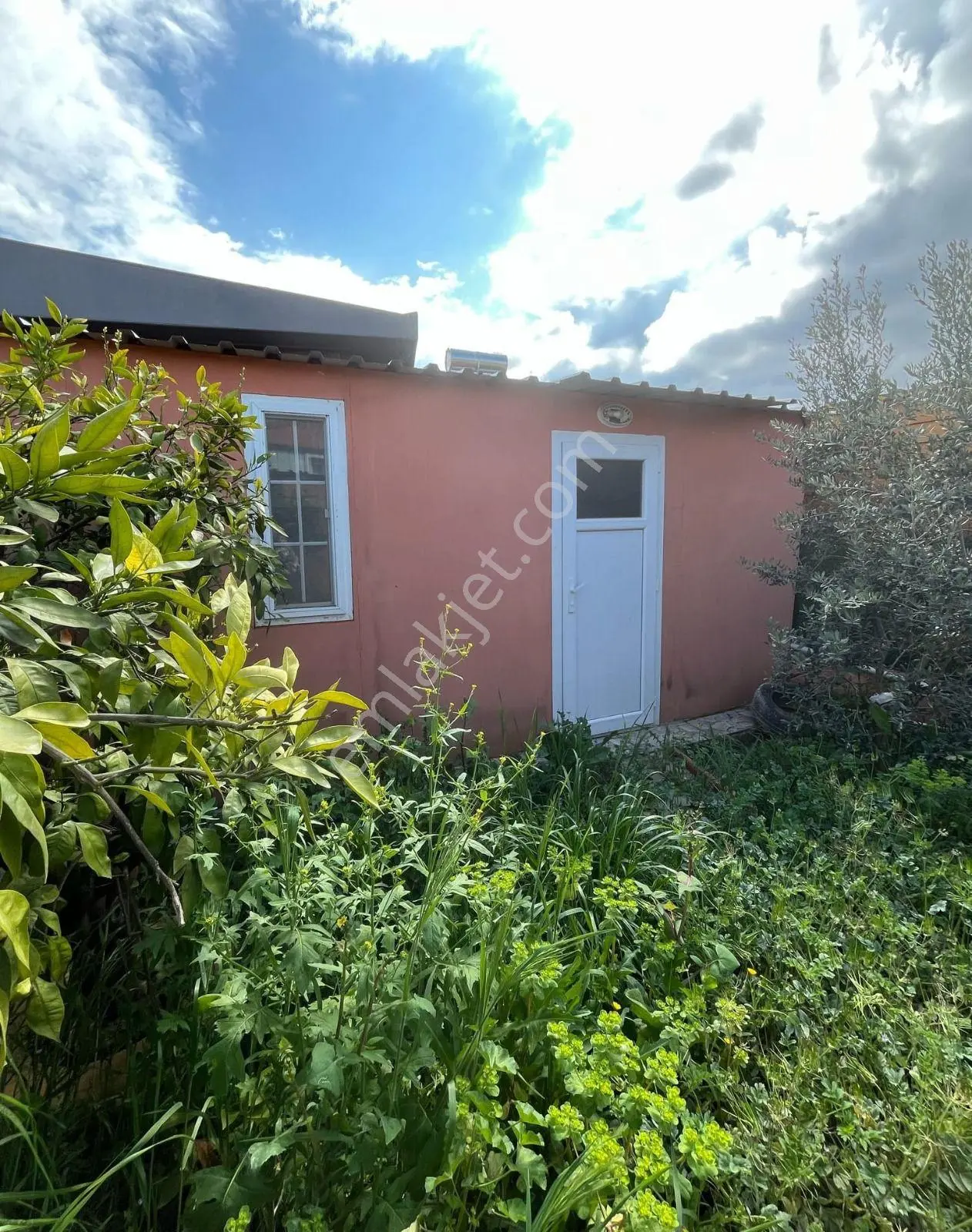 Menderes Ahmetbeyli'De Doğa Manzaralı 400 M² Hobi Bahçesi