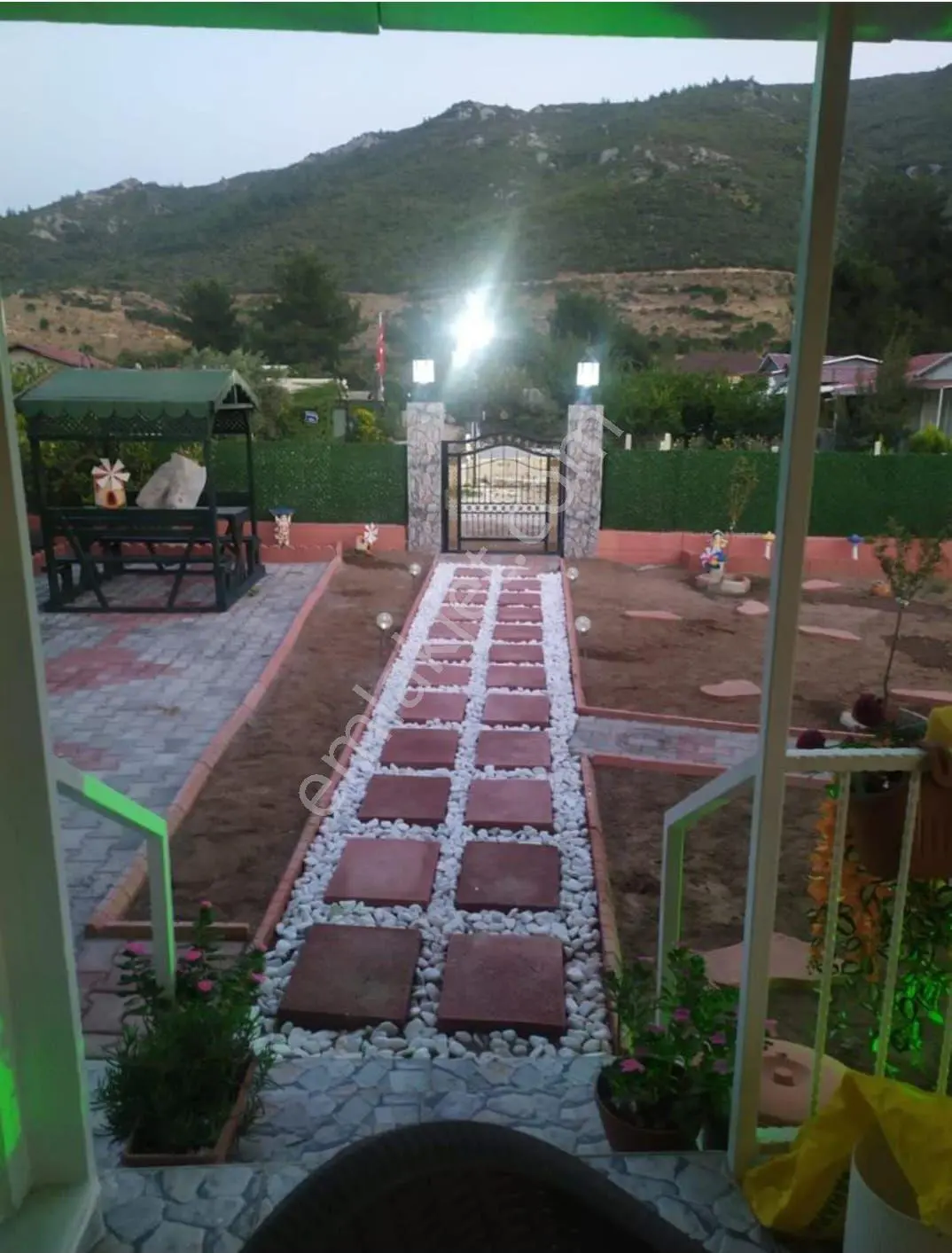 Menderes Ahmetbeyli'de Doğa Manzaralı 400 M² Hobi Bahçesi — fotoğraf 3