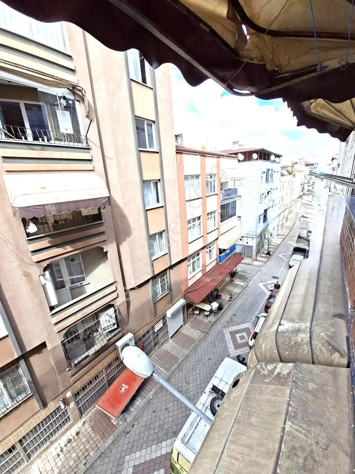 Hurriyet Mahallesinde İci Temiz Satılık Daire