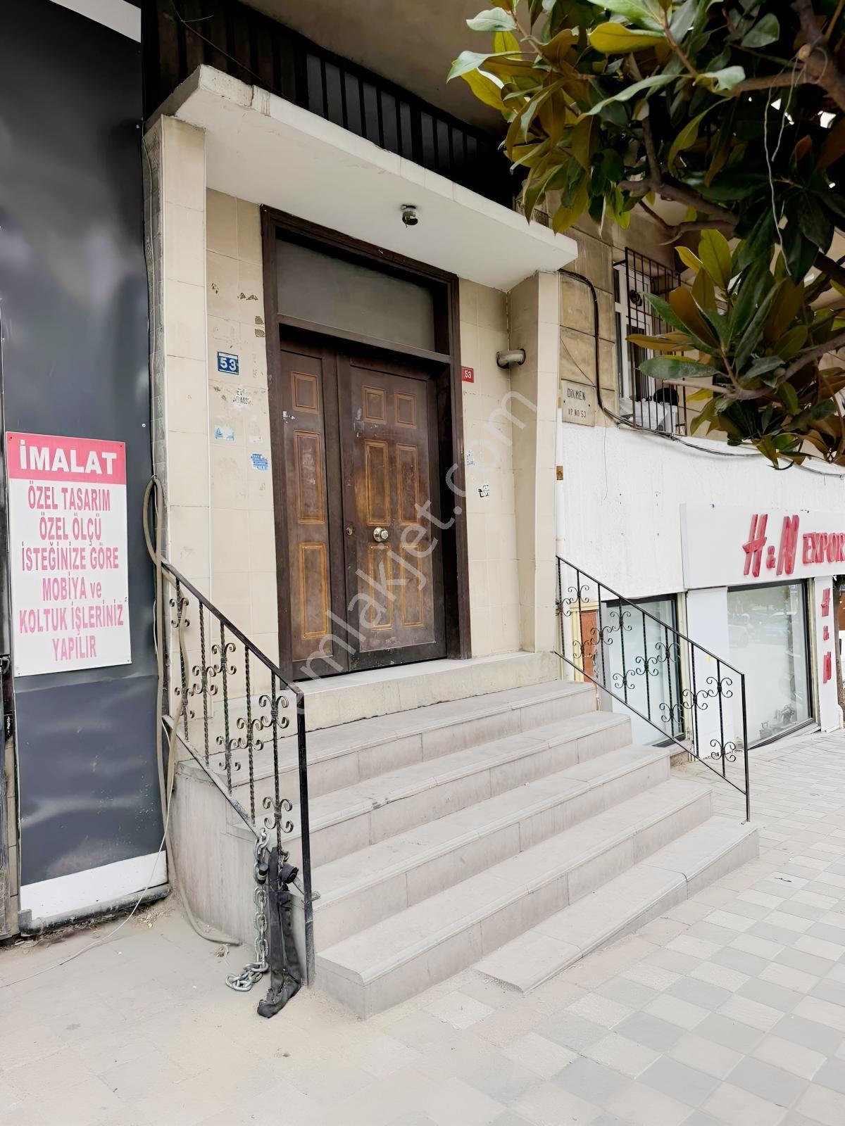 Sanayi Mahallesi Tekstil Merkezinde En İşlek Caddede 3+1 80m² — fotoğraf 2