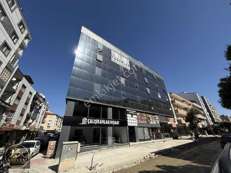 Kirvem Emlaktan Saruhanlının Kalbinde Cadde Üzerinde Ofis! — fotoğraf 9