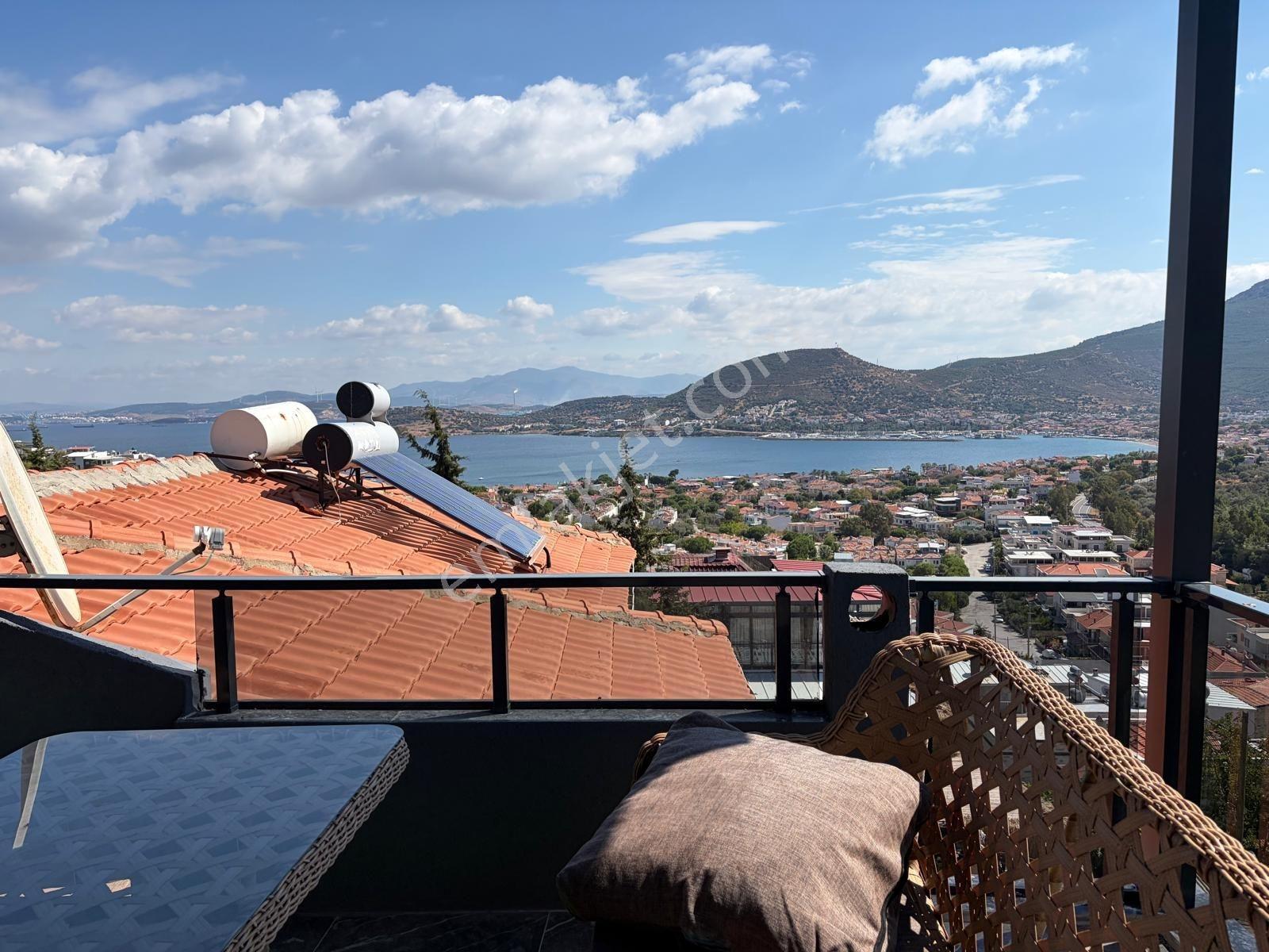 Yenifoça'da Keyifli Deniz Manzaralı Teraslı Satılık 3+1 Dubleks — fotoğraf 2