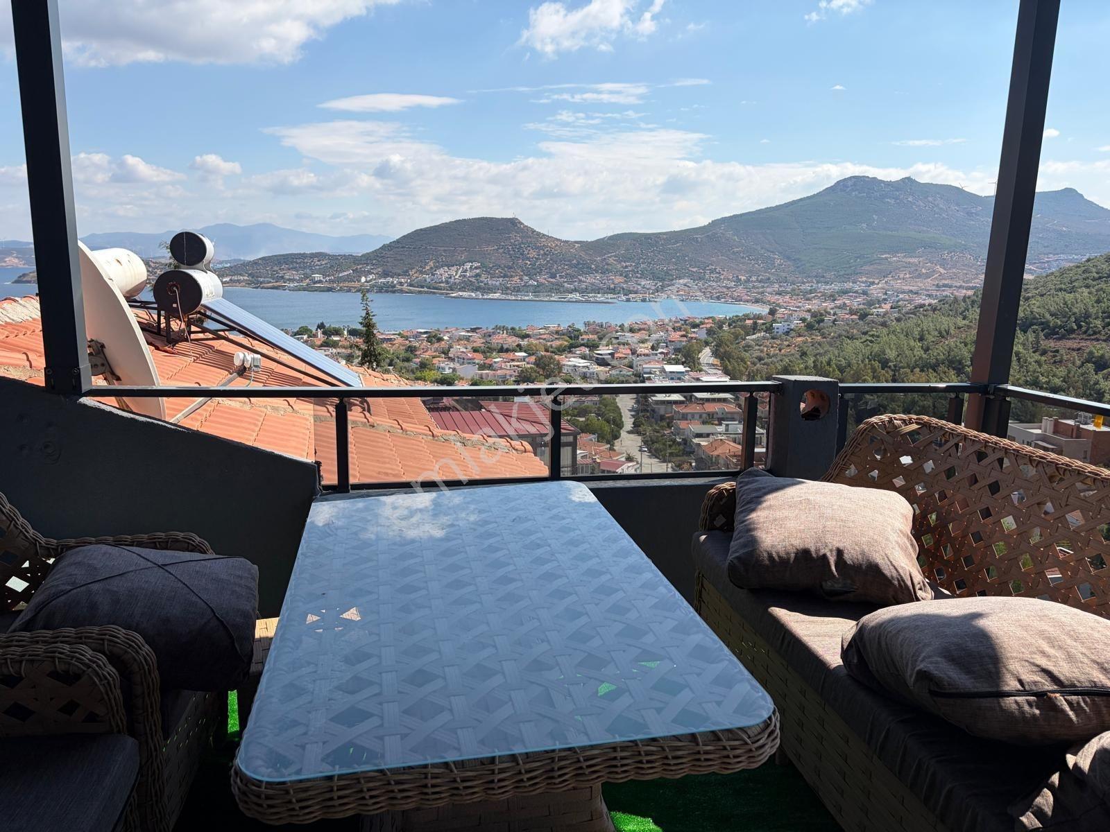 Yenifoça'da Keyifli Deniz Manzaralı Teraslı Satılık 3+1 Dubleks — fotoğraf 3
