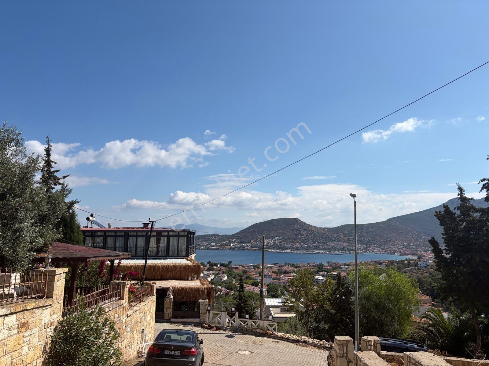 Yenifoça'da Keyifli Deniz Manzaralı Teraslı Satılık 3+1 Dubleks — fotoğraf 4