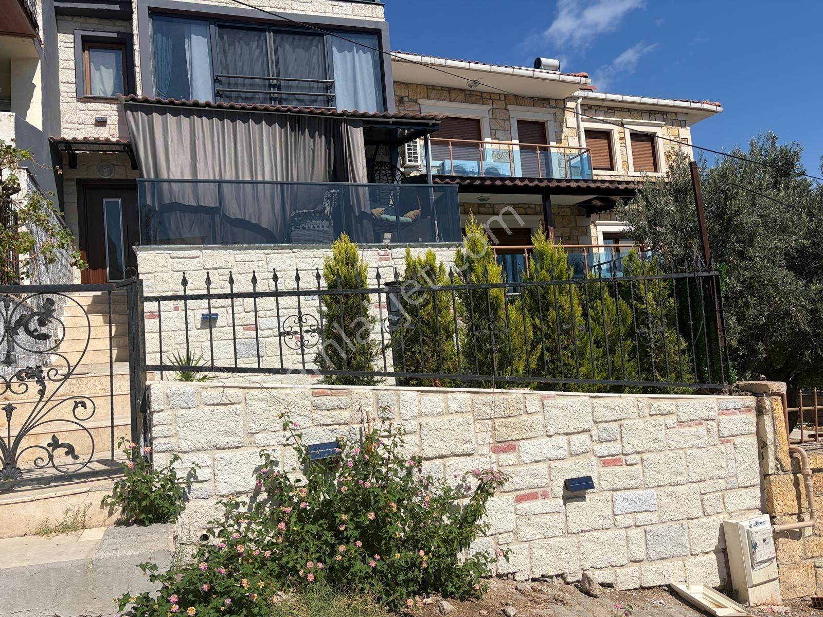Yenifoça'da Keyifli Deniz Manzaralı Teraslı Satılık 3+1 Dubleks — fotoğraf 5