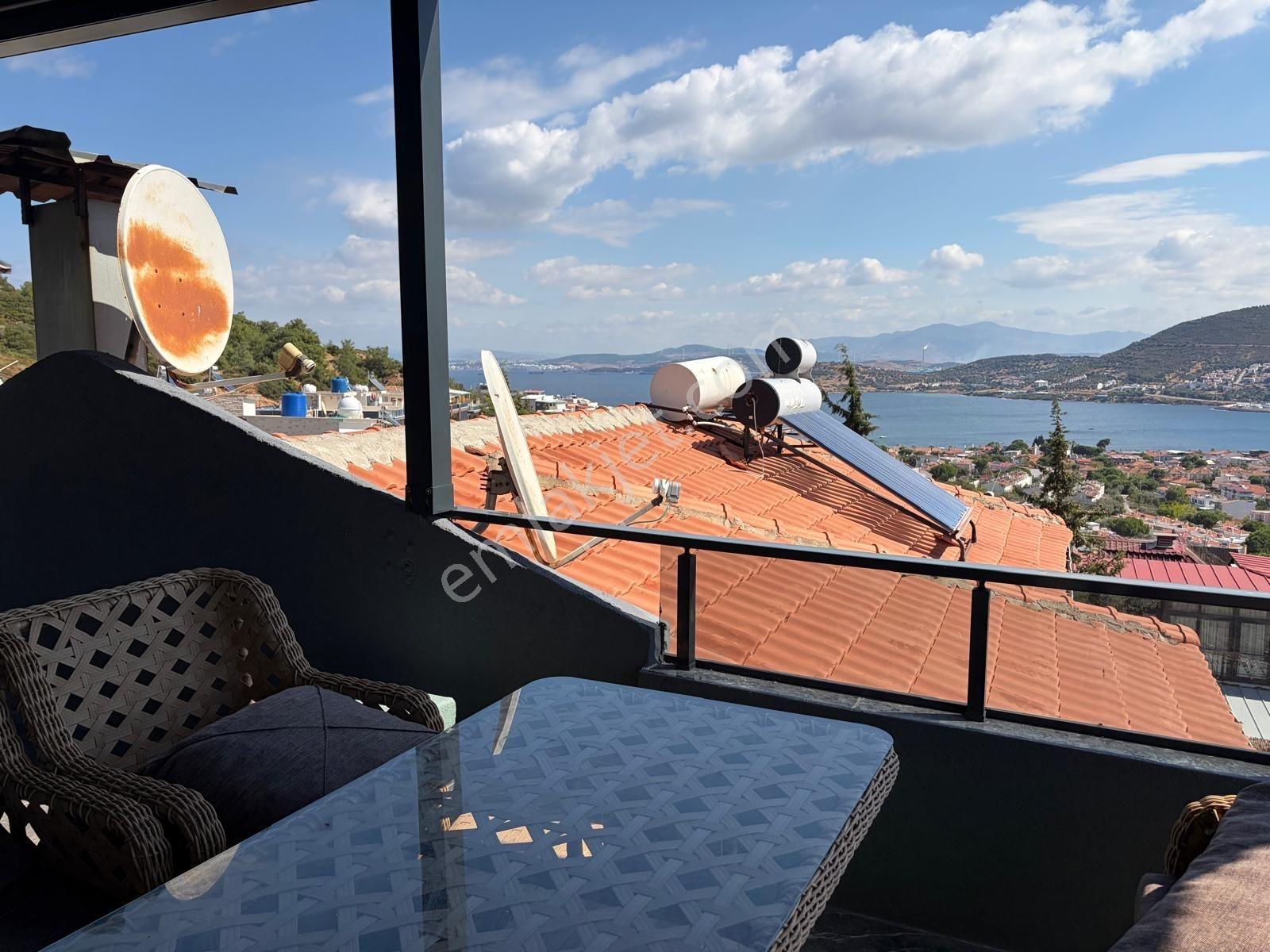 Yenifoça'da Keyifli Deniz Manzaralı Teraslı Satılık 3+1 Dubleks — fotoğraf 8
