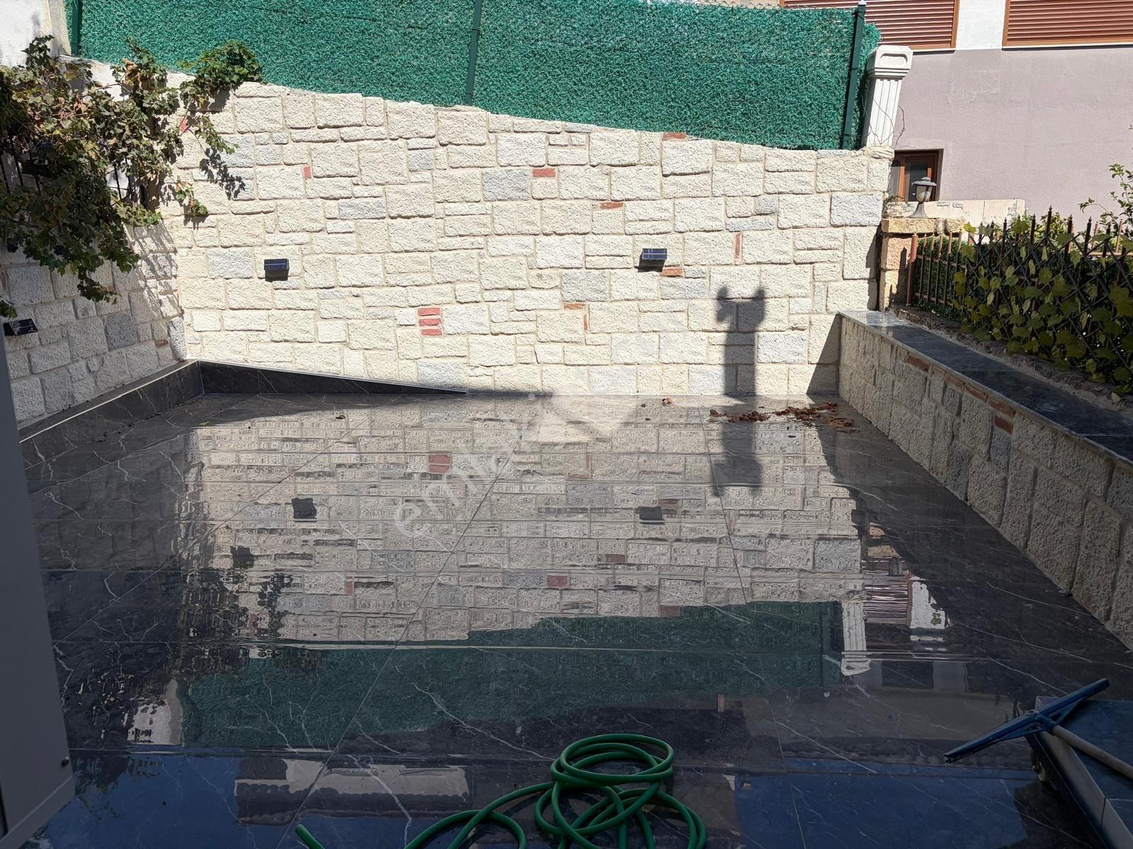 Yenifoça'da Keyifli Deniz Manzaralı Teraslı Satılık 3+1 Dubleks — fotoğraf 17