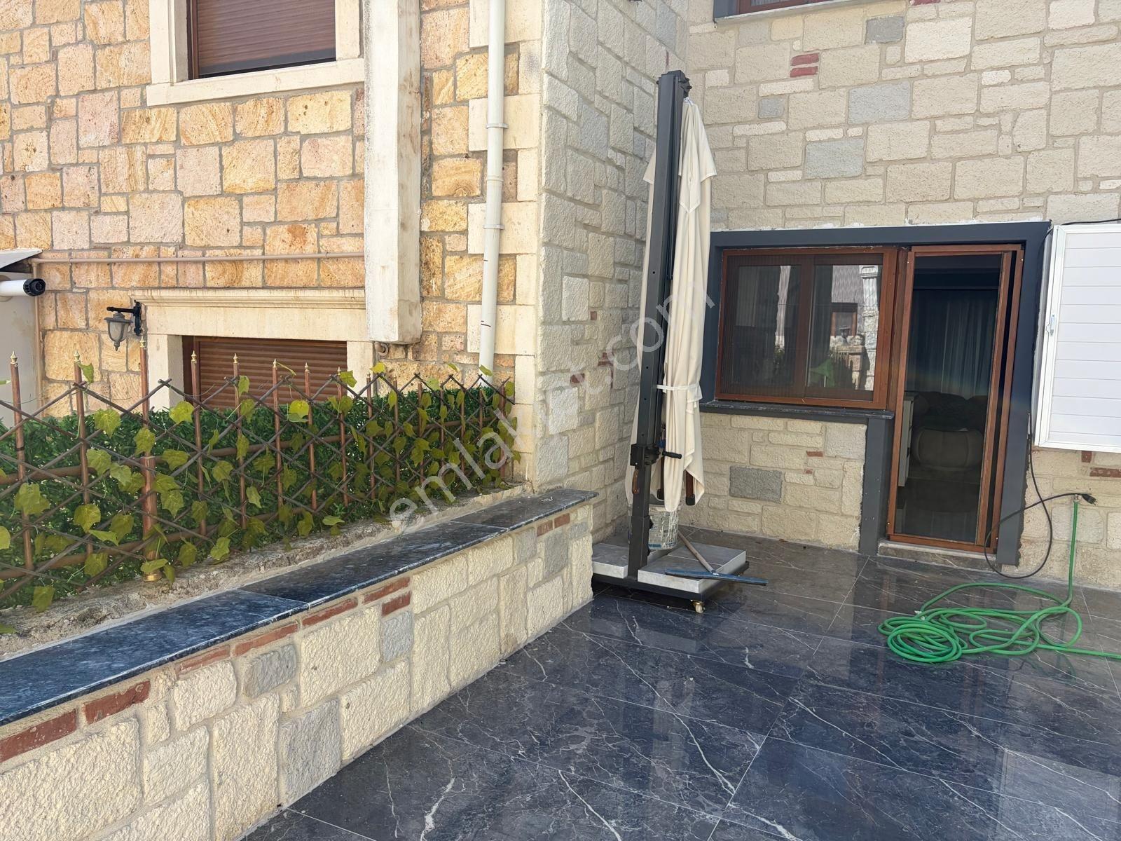 Yenifoça'da Keyifli Deniz Manzaralı Teraslı Satılık 3+1 Dubleks — fotoğraf 28