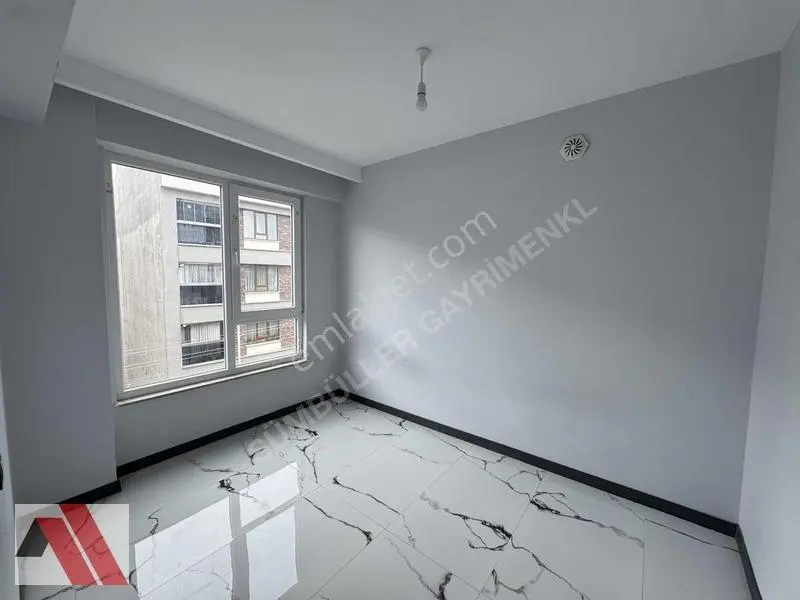 Sümbüller'den Hatboyu Yakını İskanlı Arakat Köşe Masrafsız 1+1 — fotoğraf 6