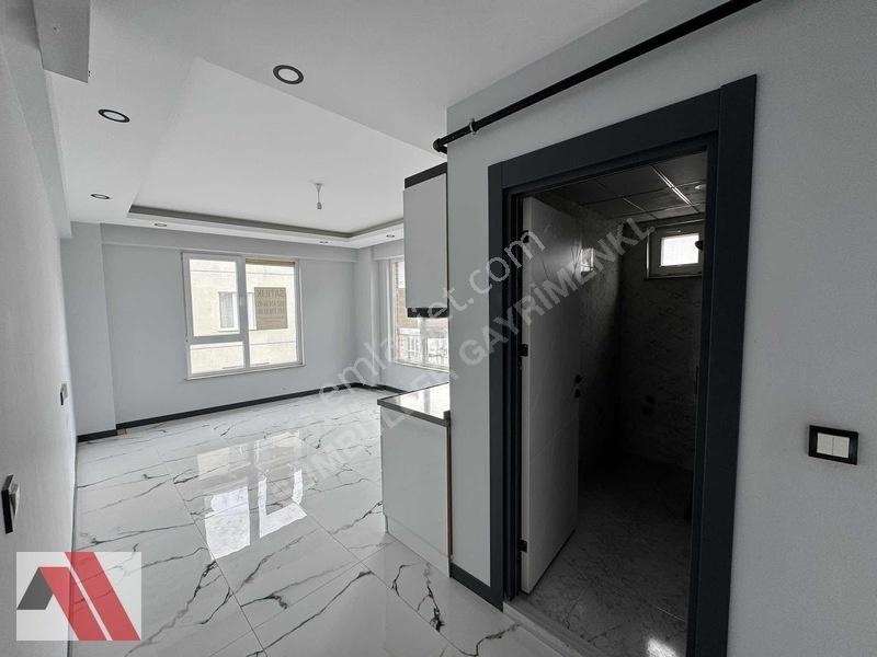 Sümbüller'den Hatboyu Yakını İskanlı Arakat Köşe Masrafsız 1+1 — fotoğraf 8