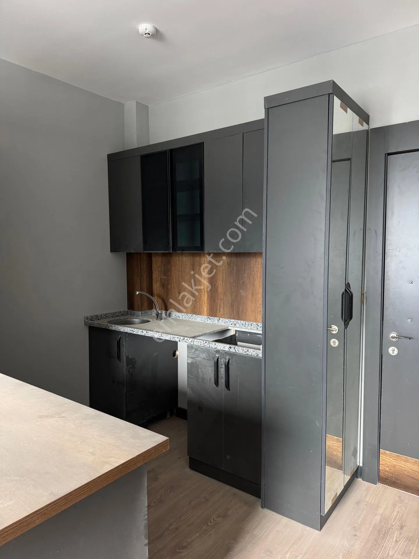 Şah Yapı’dan Merkezi Konum Site İçi 1+1 Satılık Daire — fotoğraf 3
