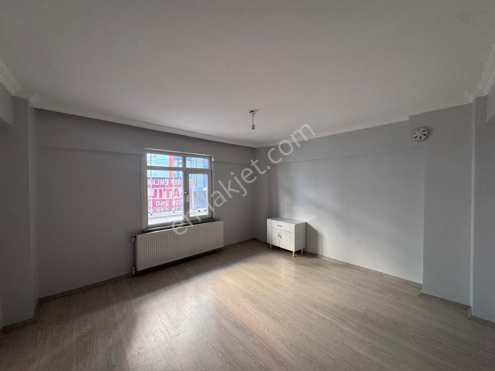 Bağlarbaşı'Nda Harika Konumda Satılık 2+1 Arakat Daire