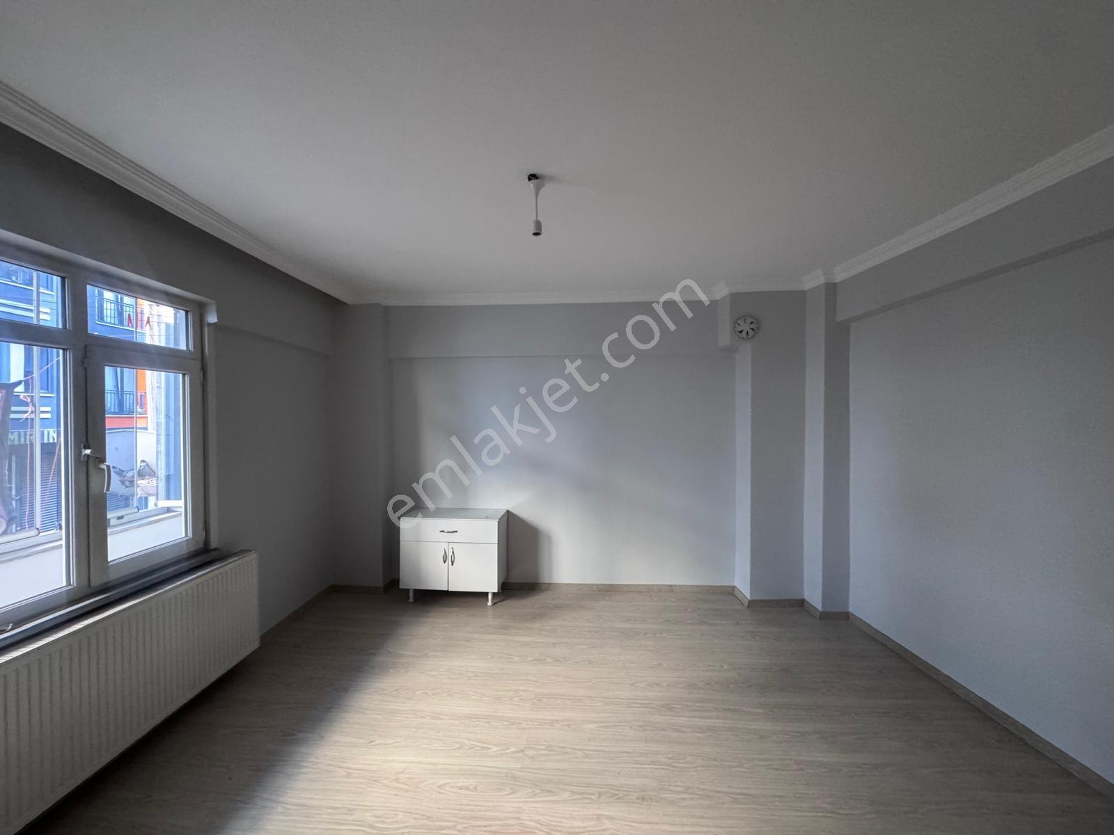 Bağlarbaşı'nda Harika Konumda Satılık 2+1 Arakat Daire — fotoğraf 2