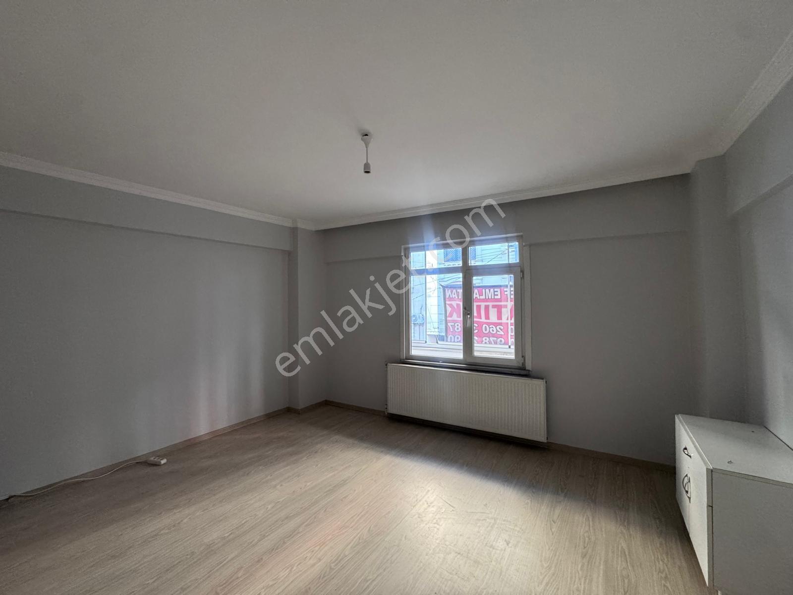 Bağlarbaşı'nda Harika Konumda Satılık 2+1 Arakat Daire — fotoğraf 3