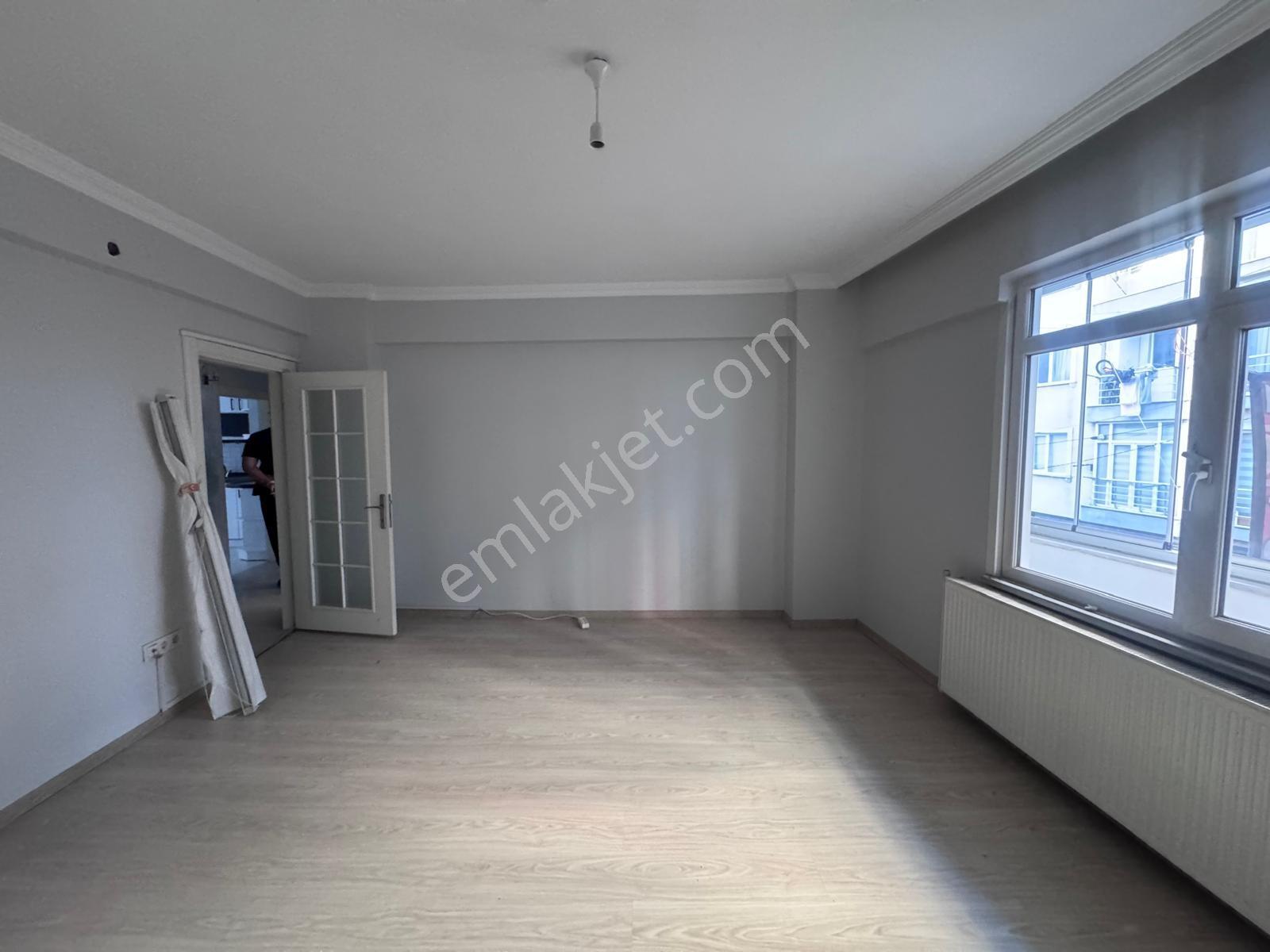 Bağlarbaşı'nda Harika Konumda Satılık 2+1 Arakat Daire — fotoğraf 4