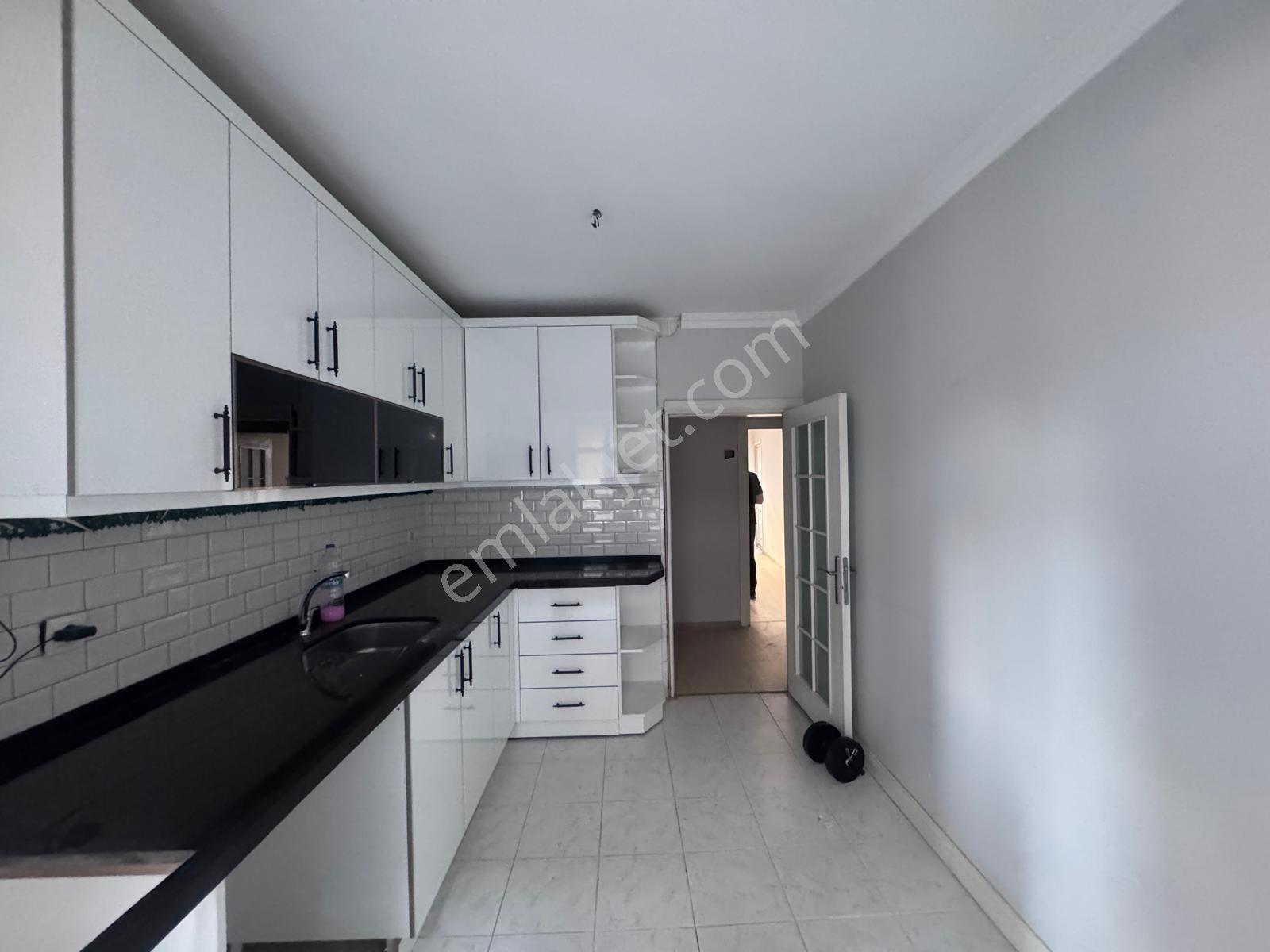 Bağlarbaşı'nda Harika Konumda Satılık 2+1 Arakat Daire — fotoğraf 8
