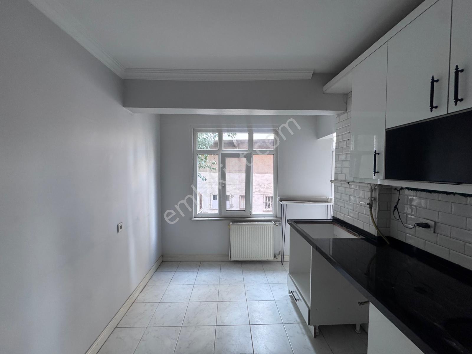 Bağlarbaşı'nda Harika Konumda Satılık 2+1 Arakat Daire — fotoğraf 9