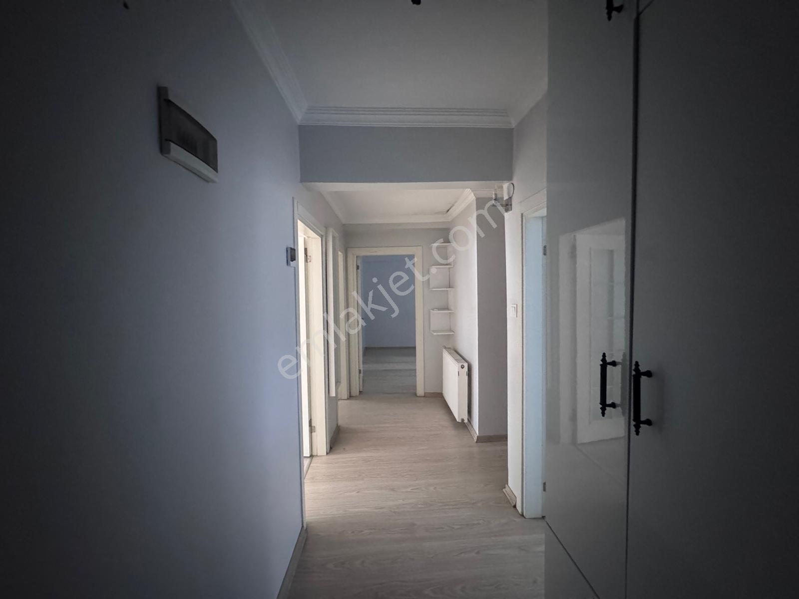 Bağlarbaşı'nda Harika Konumda Satılık 2+1 Arakat Daire — fotoğraf 12
