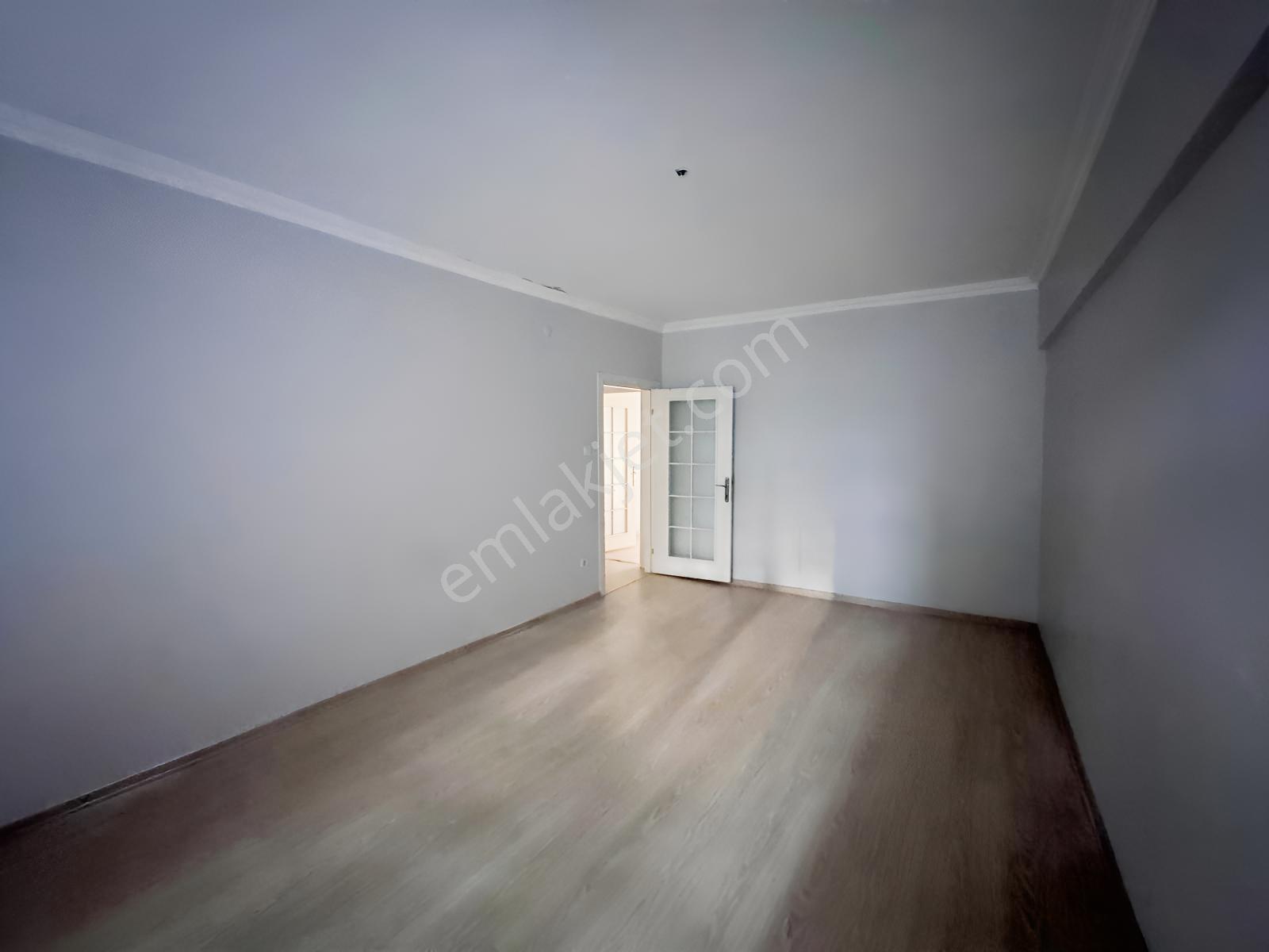 Bağlarbaşı'nda Harika Konumda Satılık 2+1 Arakat Daire — fotoğraf 14