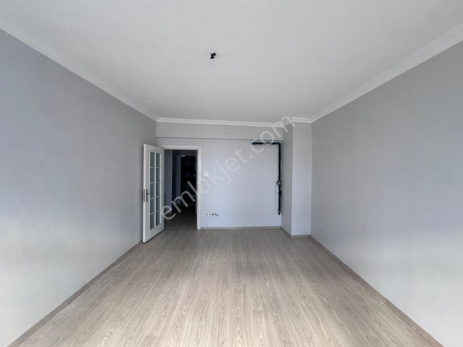 Bağlarbaşı'nda Harika Konumda Satılık 2+1 Arakat Daire — fotoğraf 22