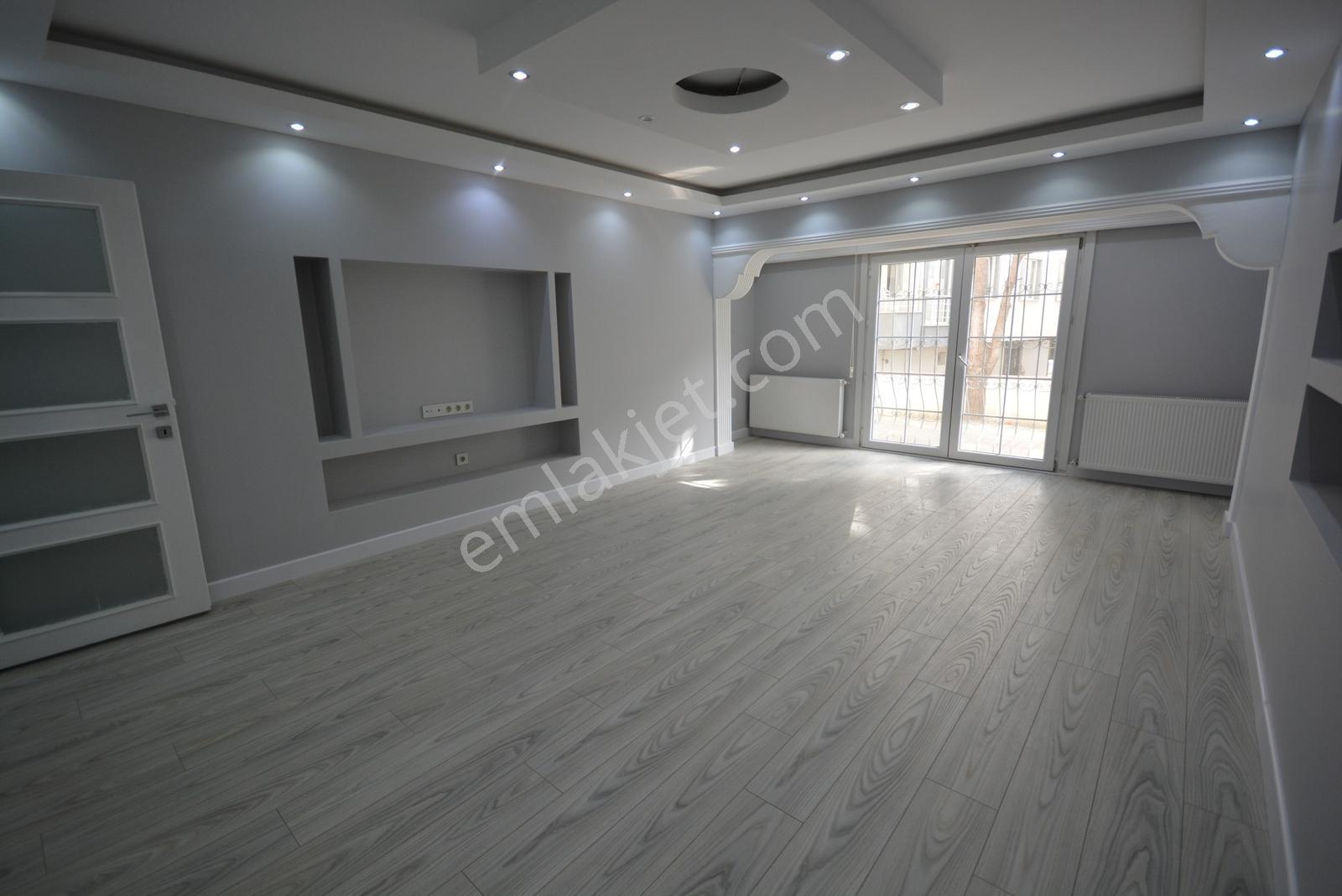 Metronun Yanında Eminevime Uygun 2+1 Özel Dekorlu Satılık Daire — fotoğraf 2