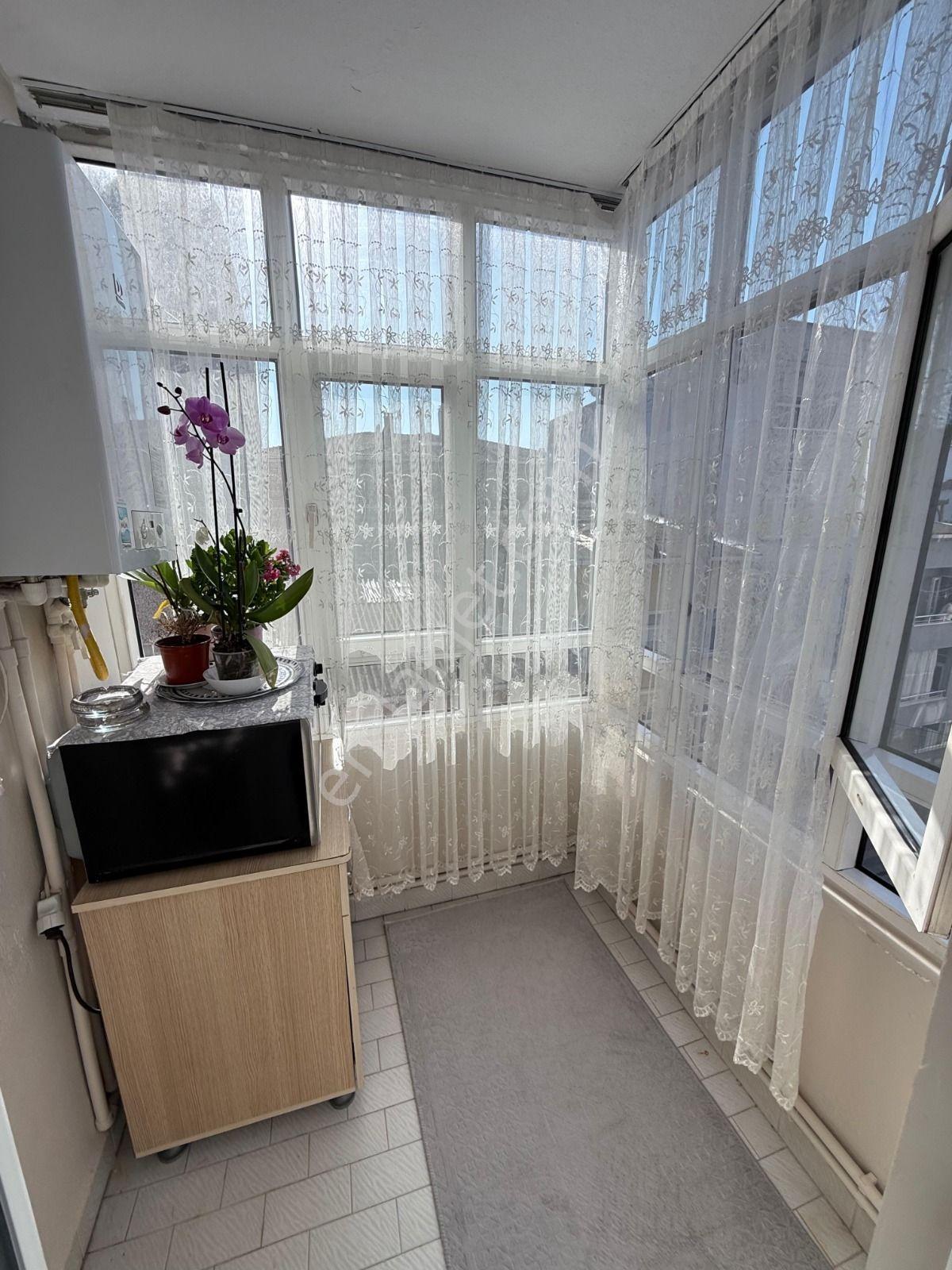 Loft'tan Sefaköy Merkezde 2+1 95m2 3. Kat Satılık Daire — fotoğraf 4
