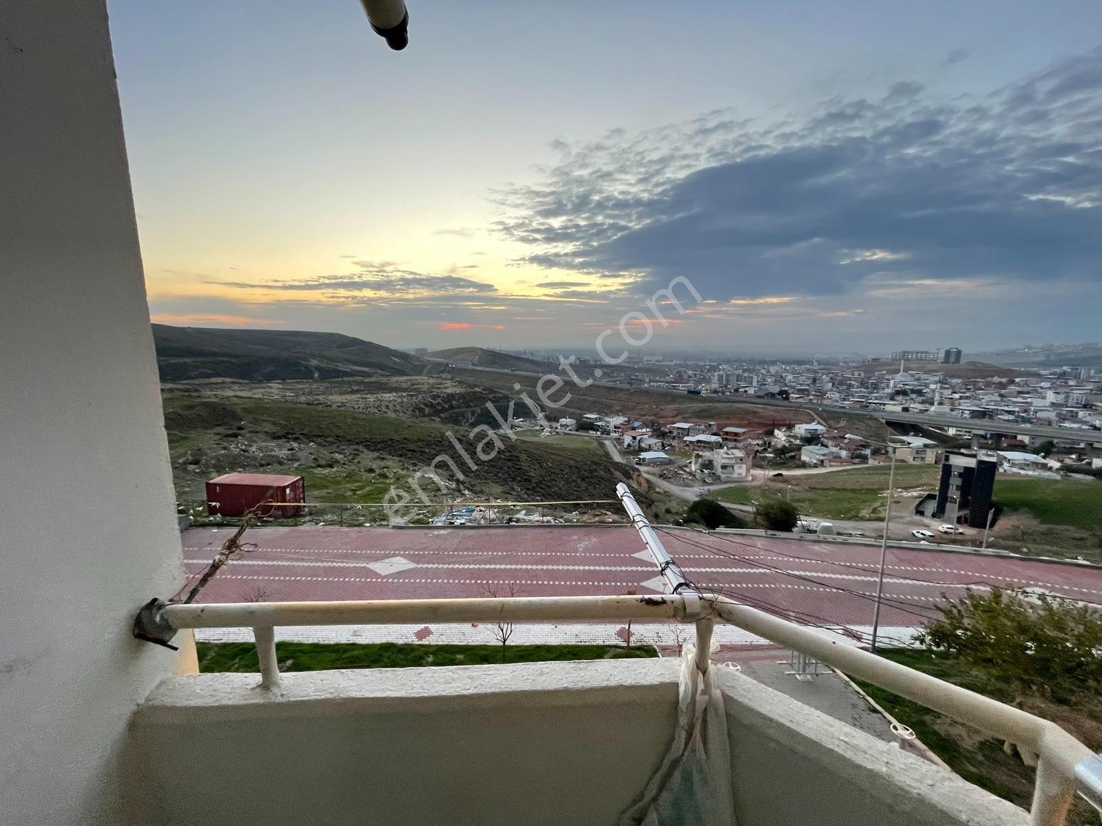 Menemen Asarlık Toki Konutlarında Satılık Daire Önü Açık Arakat — fotoğraf 6