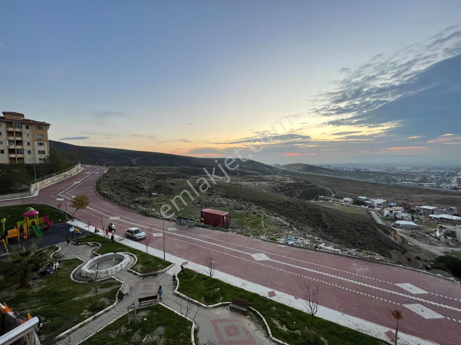 Menemen Asarlık Toki Konutlarında Satılık Daire Önü Açık Arakat — fotoğraf 7