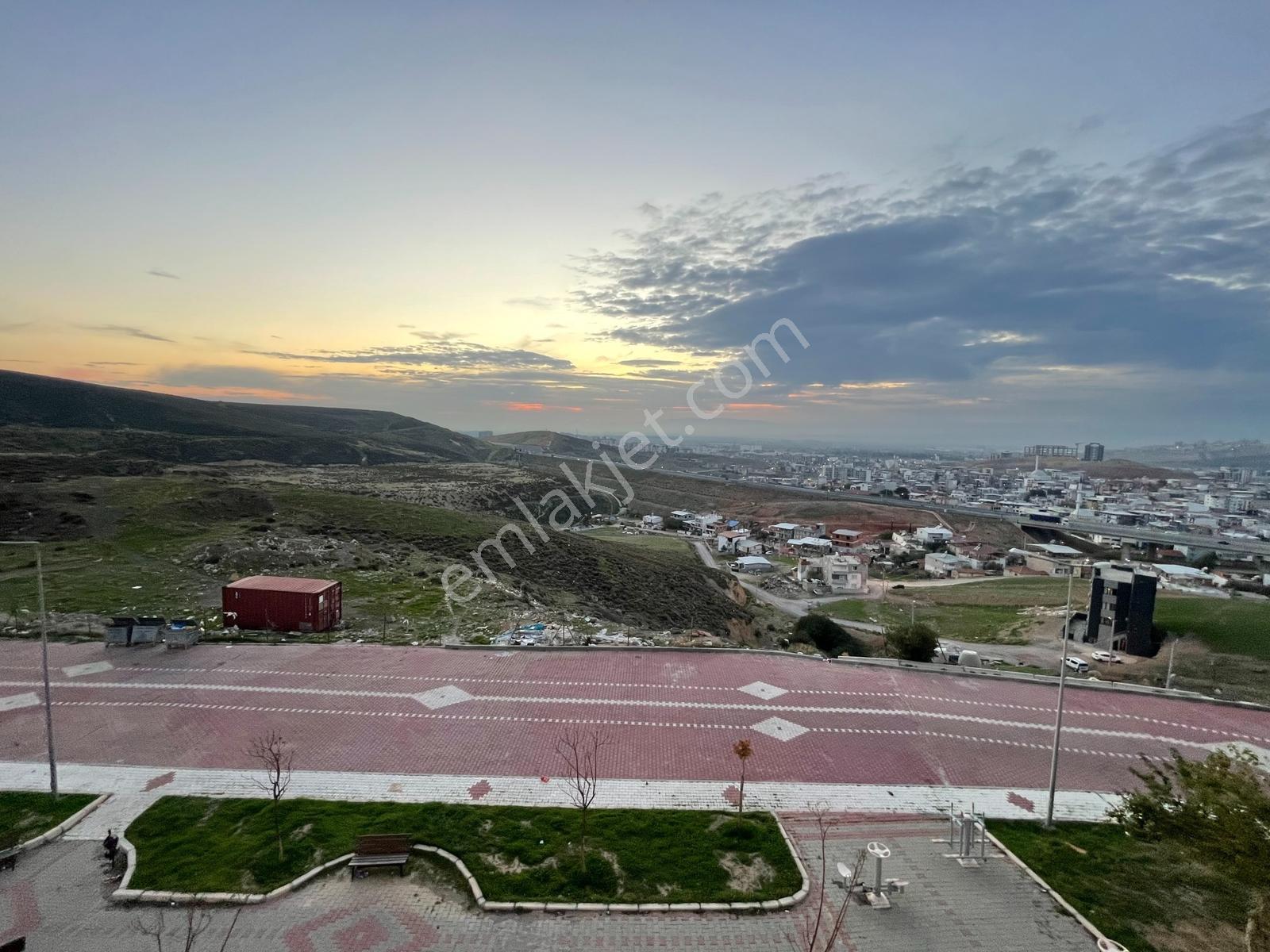 Menemen Asarlık Toki Konutlarında Satılık Daire Önü Açık Arakat — fotoğraf 8