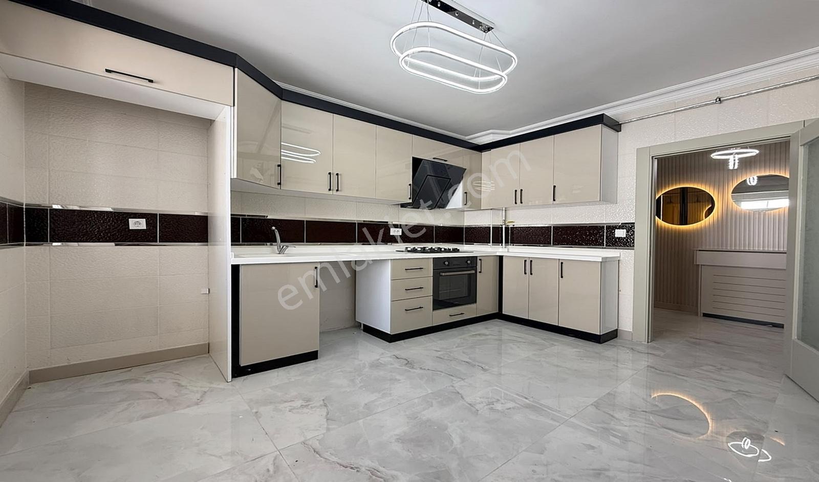 Yasa'Dan Karakaya'Da 3.Kat 3+1 Caddeye Yakın Full Yapılı !!!