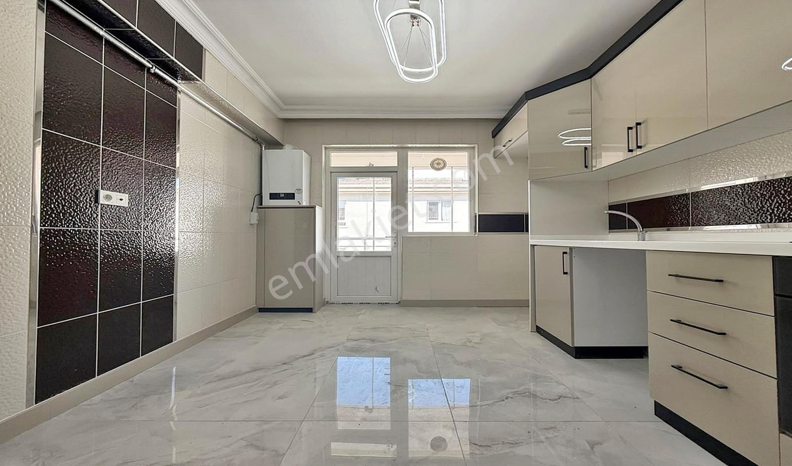 Yasa'dan Karakaya'da 3.kat 3+1 Caddeye Yakın Full Yapılı !!! — fotoğraf 33